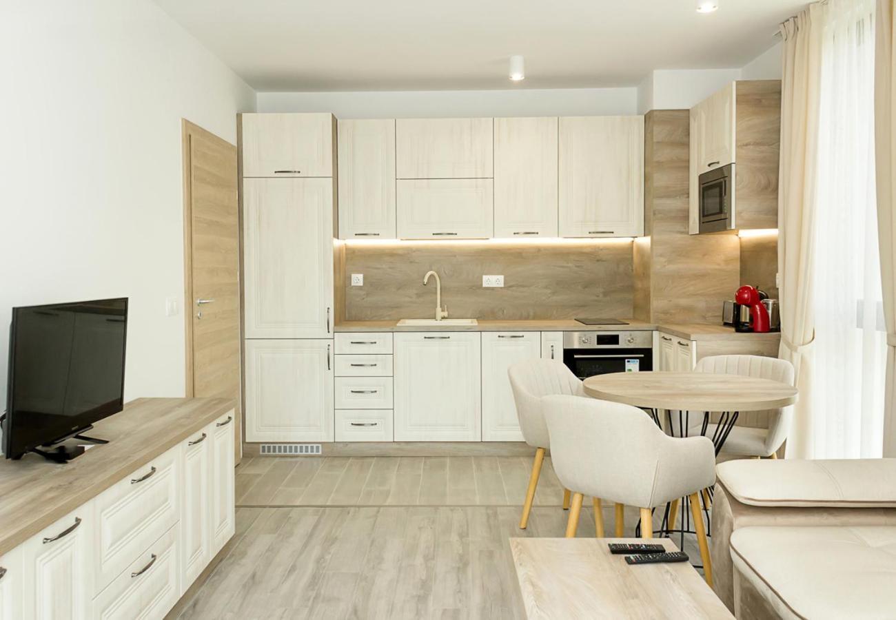 Azur Delux -1bd Flat With Parking & Pool By Flat Mаnаger דירה סנט קונסטנטין והלנה